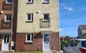 Driftmark Beachfront Location Aberavon Beach Sea Views Large Driveway Parking Private Site Fibre Optic Wi Fi