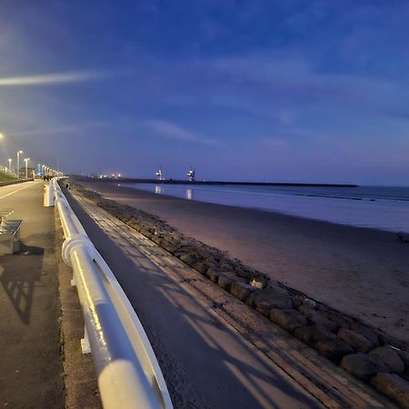 Driftmark Beachfront Location Aberavon Beach Sea Views Large Driveway Parking Private Site Fibre Optic Wi Fi Port Talbot Exterior photo