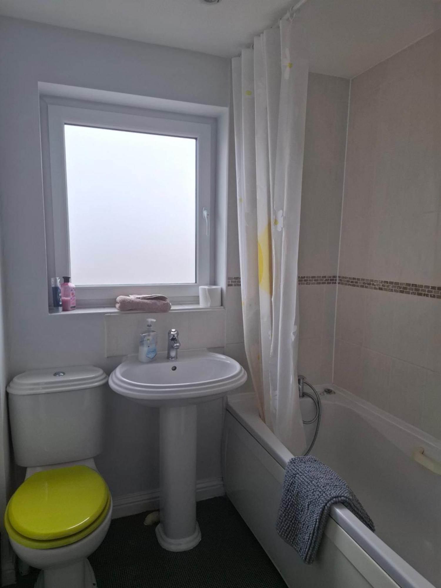 Driftmark Beachfront Location Aberavon Beach Sea Views Large Driveway Parking Private Site Fibre Optic Wi Fi Port Talbot Exterior photo